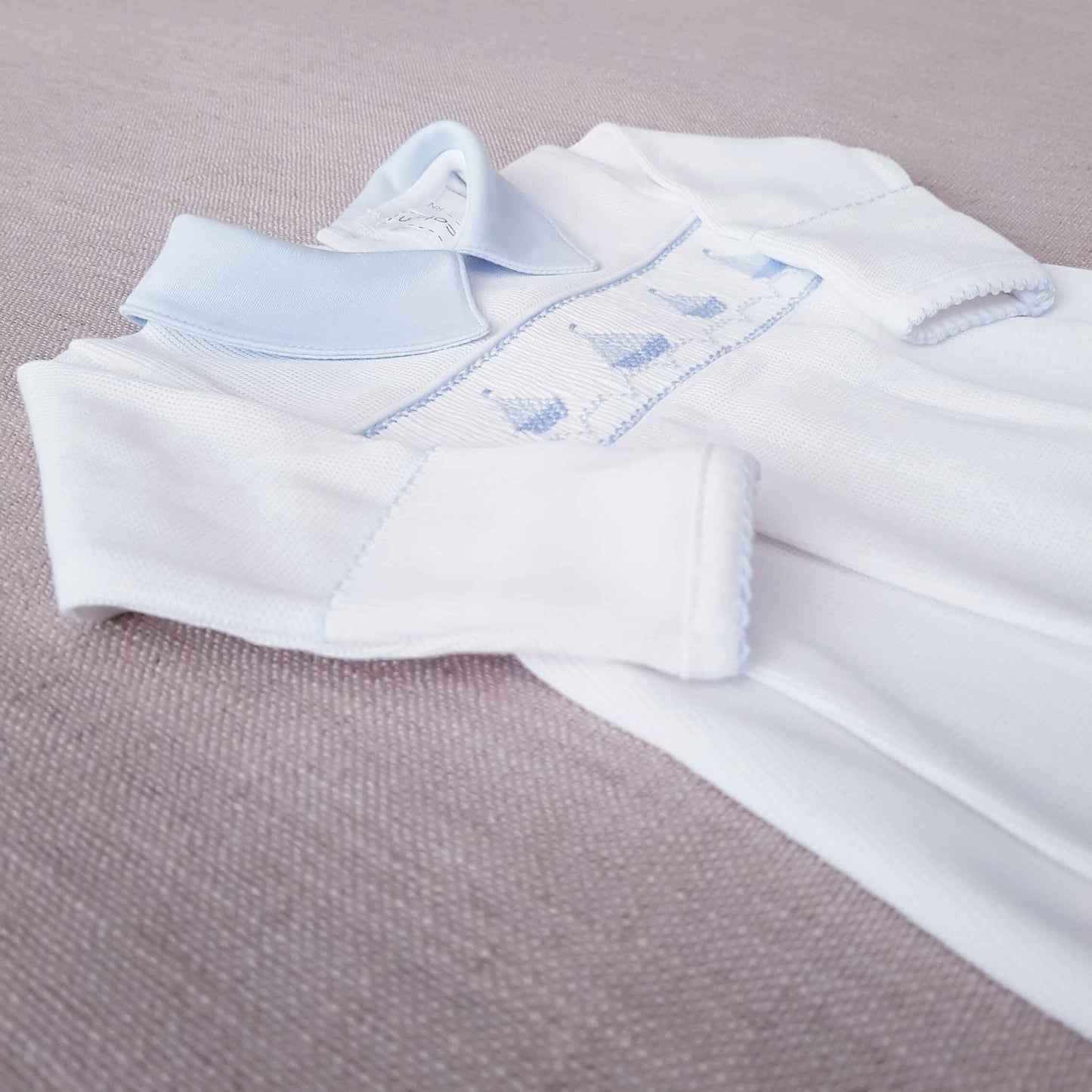 Enterito Veleros con cuello celeste Punto Inglés Blanco